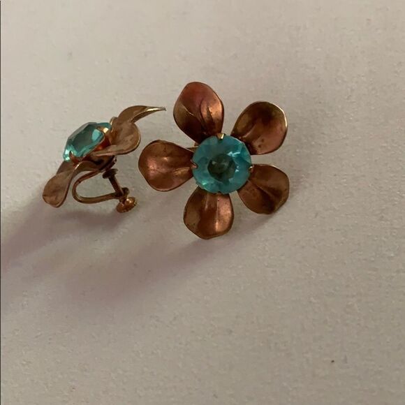 Vintage Clip On Screw Back Earrings Flower - Picture 6 of 7